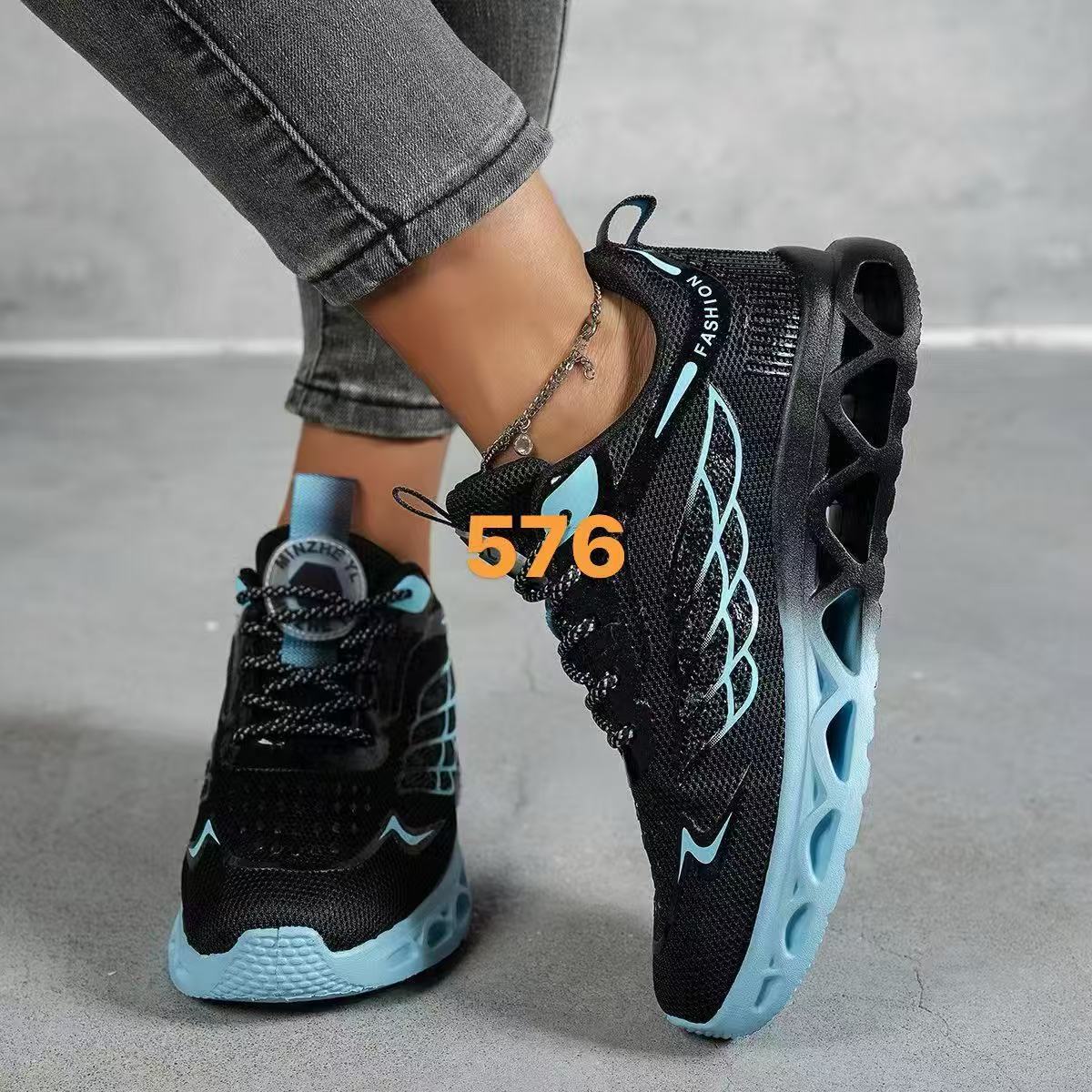 Leichter Sneaker mit atmungsaktivem Mesh-Obermaterial – Bild 4 | LuxeStyle