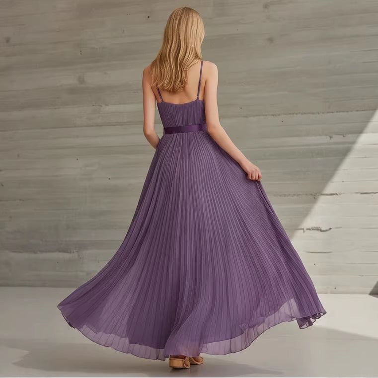 Elegantes Plisseekleid aus Chiffon mit V-Ausschnitt – Bild 3 | LuxeStyle