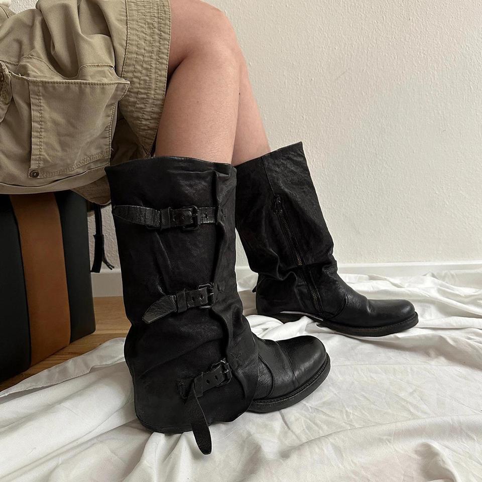 Retro-Booties mit Lederriemen und Falten