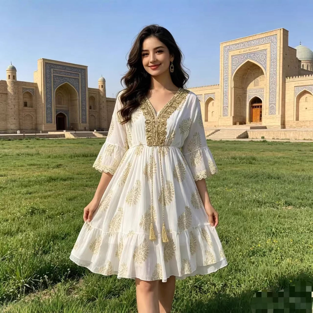 Malaiisch-indonesisches Kleid mit Goldprägung