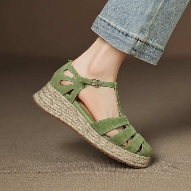 Keilsandalen aus Wildleder mit Strohgeflecht