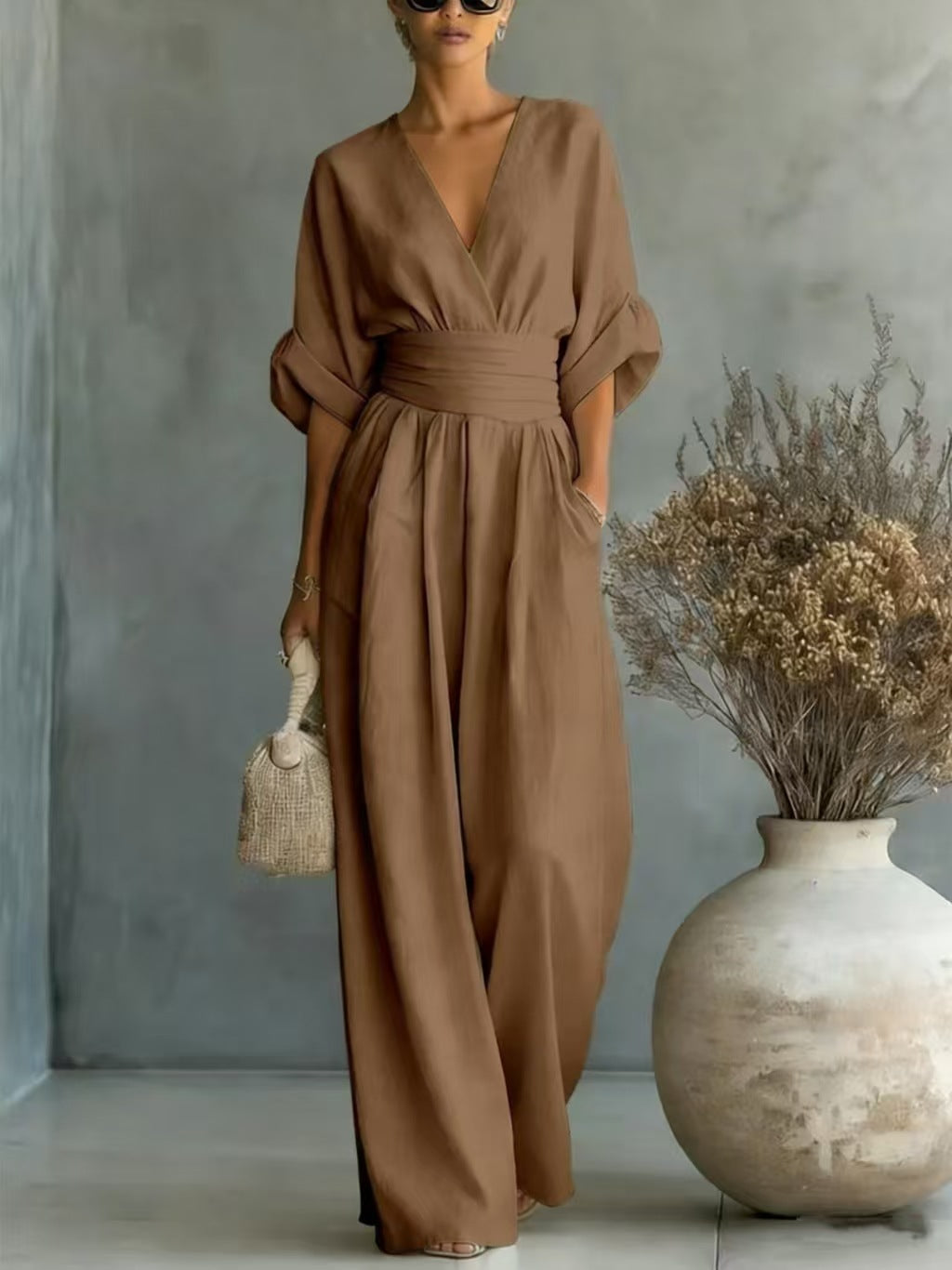 Eleganter Jumpsuit mit V-Ausschnitt
