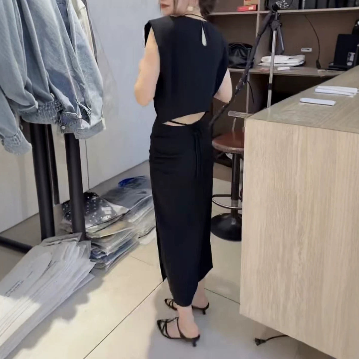 Rückenfreies ärmelloses Bodycon Kleid – Bild 3 | LuxeStyle