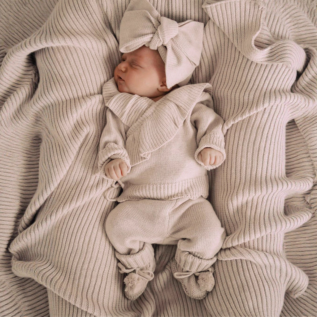 Baby Strick-Set mit Hose und Haarband · 3 Stück – Bild 5 | LuxeStyle