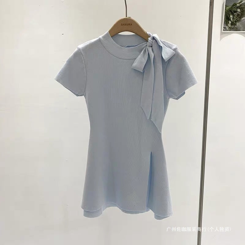 Kurzarm-Kleid mit Schleifendetail