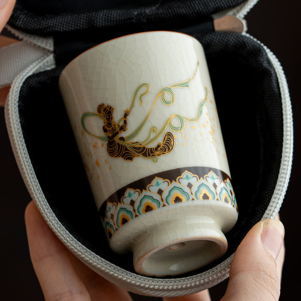 Keramiktasse Dunhuang Fliegende Apsaras – Bild 5 | LuxeStyle