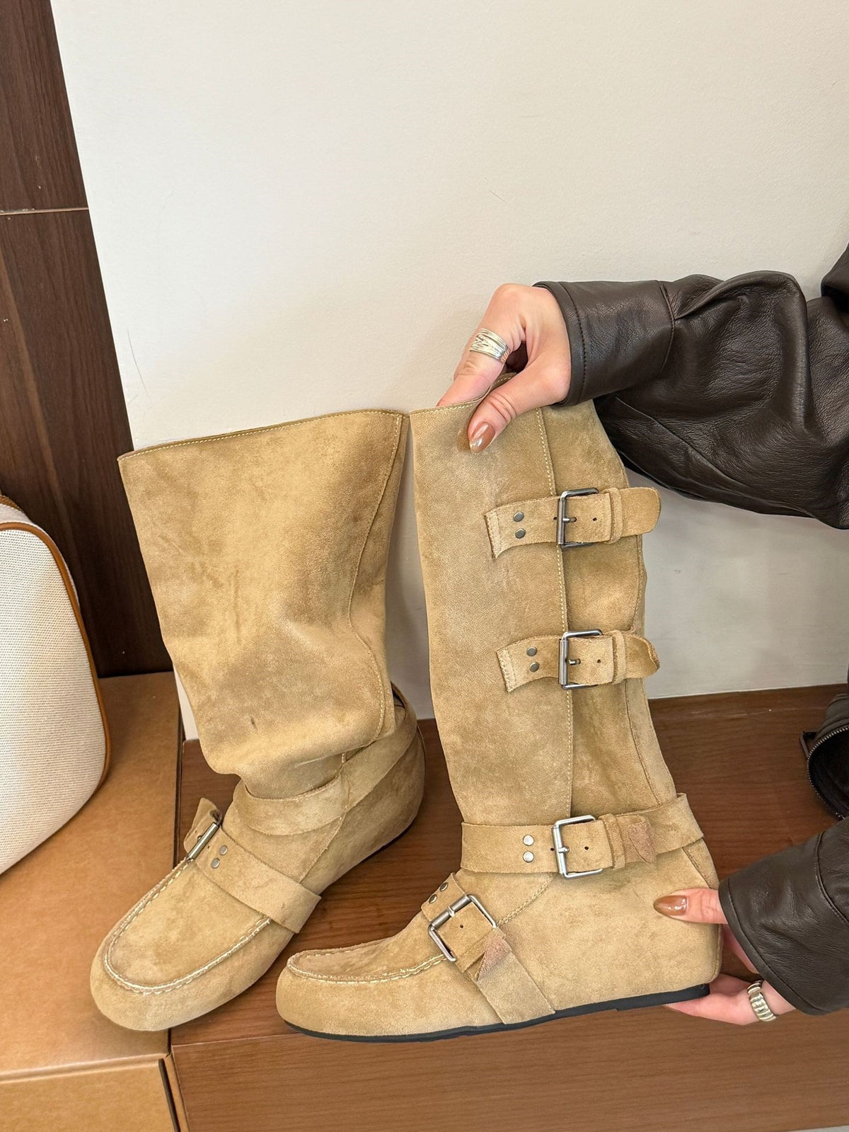 Mid-Calf-Stiefel mit Riemenbremse – Bild 6 | LuxeStyle