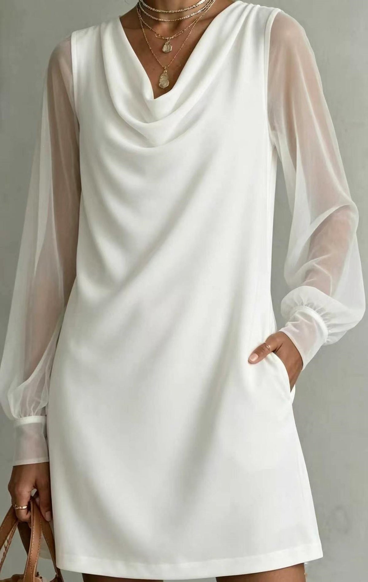 Kurzes Damenkleid mit Wasserfallausschnitt – Bild 8 | LuxeStyle