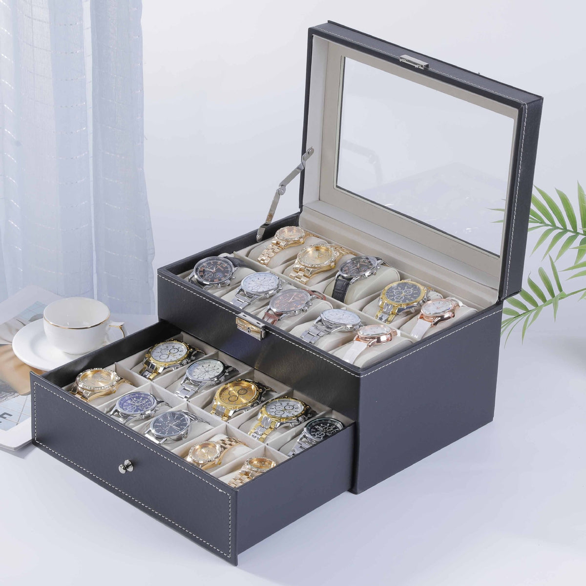 Uhrenbox aus Leder mit Sichtfenster – Bild 3 | LuxeStyle