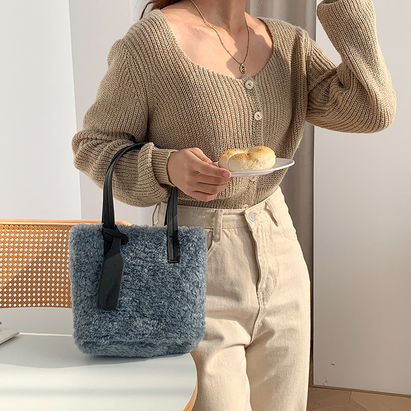 Flauschige Plüschtasche für Damen – Bild 4 | LuxeStyle