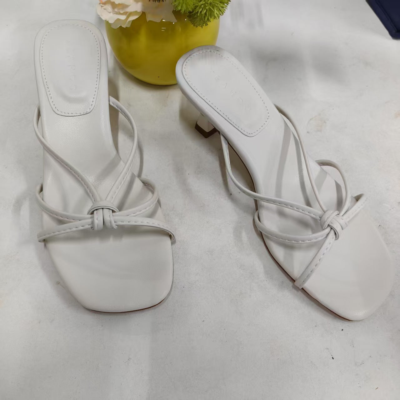 Französische Stiletto-Sandalen