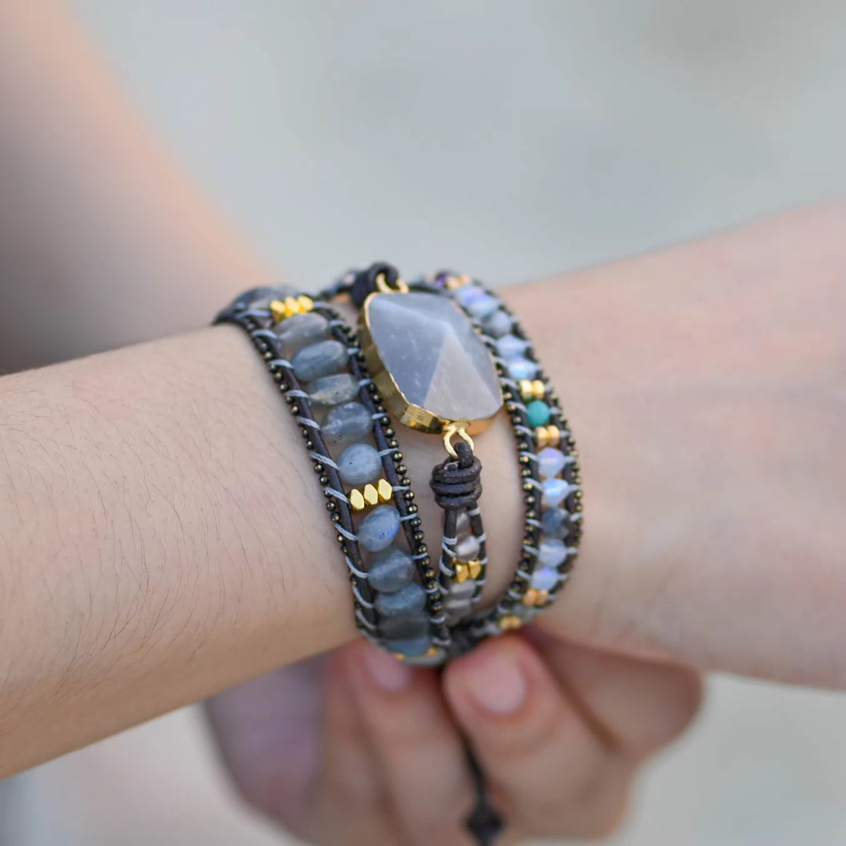 Funkelndes Armband mit Naturstein – Bild 6 | LuxeStyle