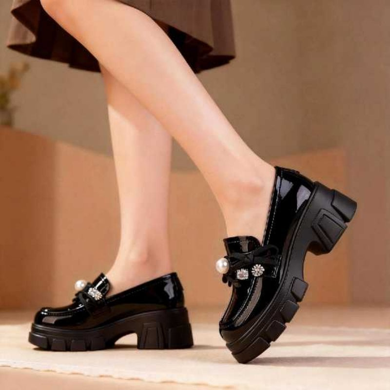 Plateau Loafers mit Perlen und Kristallen