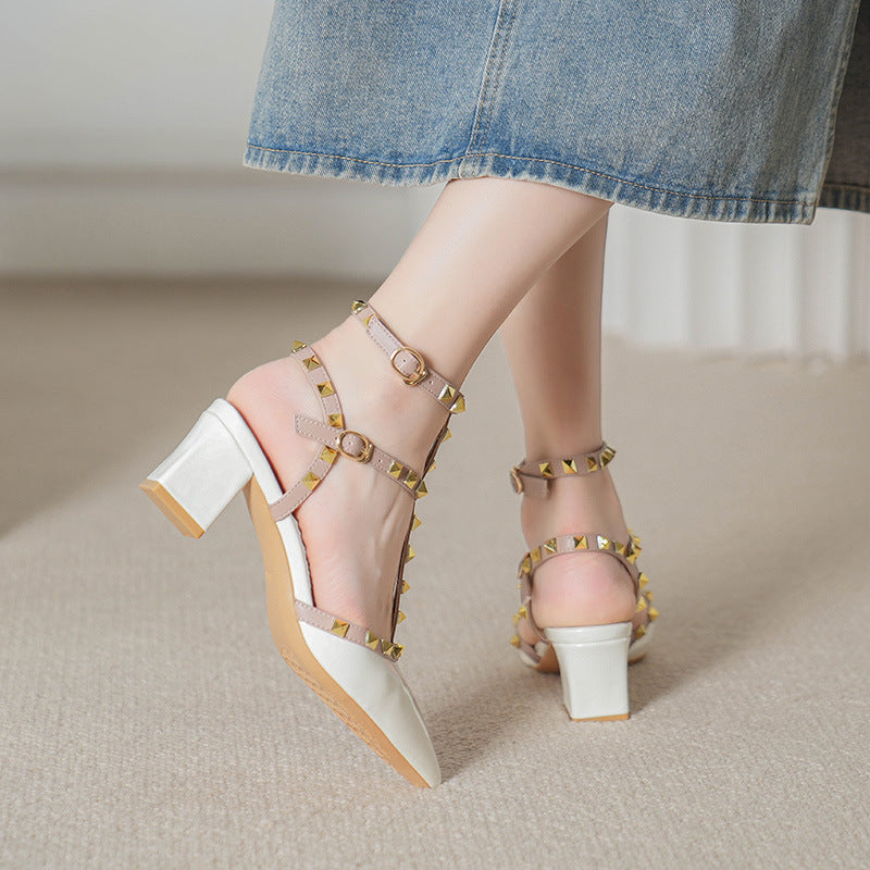 Stilettos mit Nieten