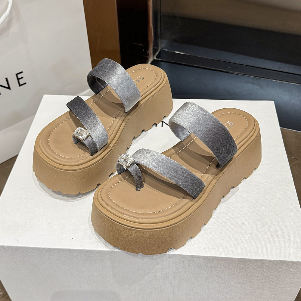 Plateau Zehensteg-Sandalen mit Strass
