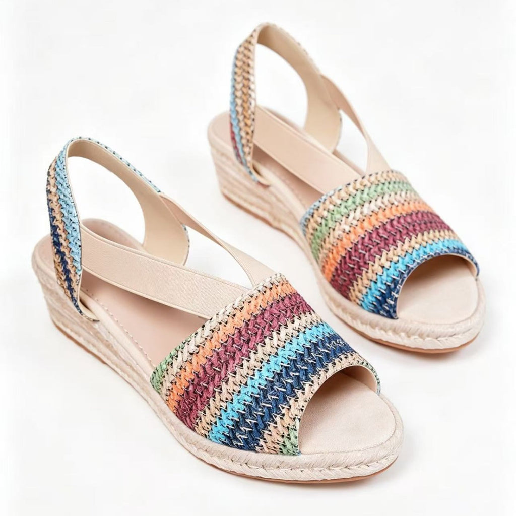 Keile Sandalen im Ethno-Stil