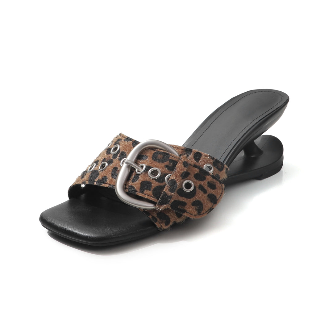 Mules mit Rosshaar und skulpturalem Absatz