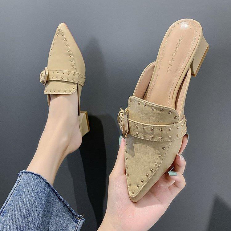 Retro Mules mit spitzer Kappe und mittlerem Absatz
