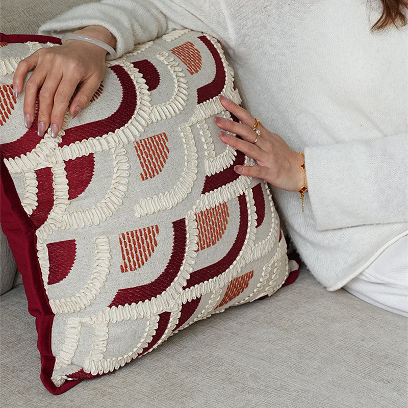 Wabi‑Sabi‑Kissen mit rotem Jacquard‑Stichwerk | LuxeStyle
