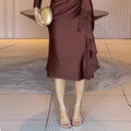 Dunkelbraunes V-Ausschnitt Midikleid mit Raffungen
