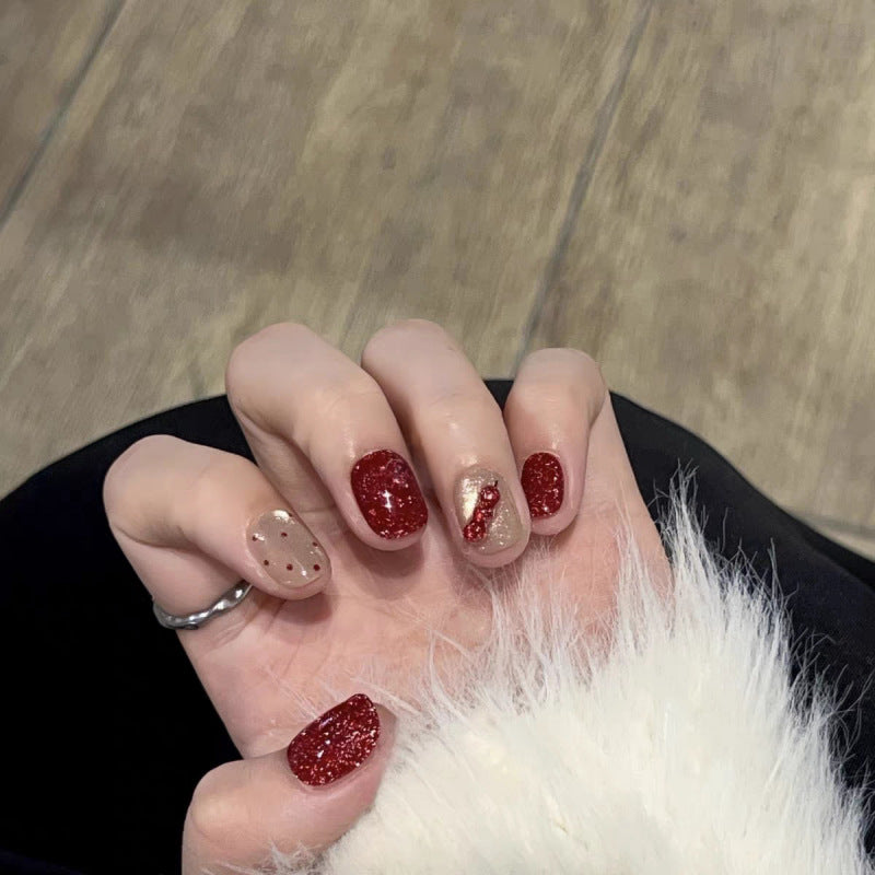Rote Nagel-Patches mit Sternenhimmel-Muster