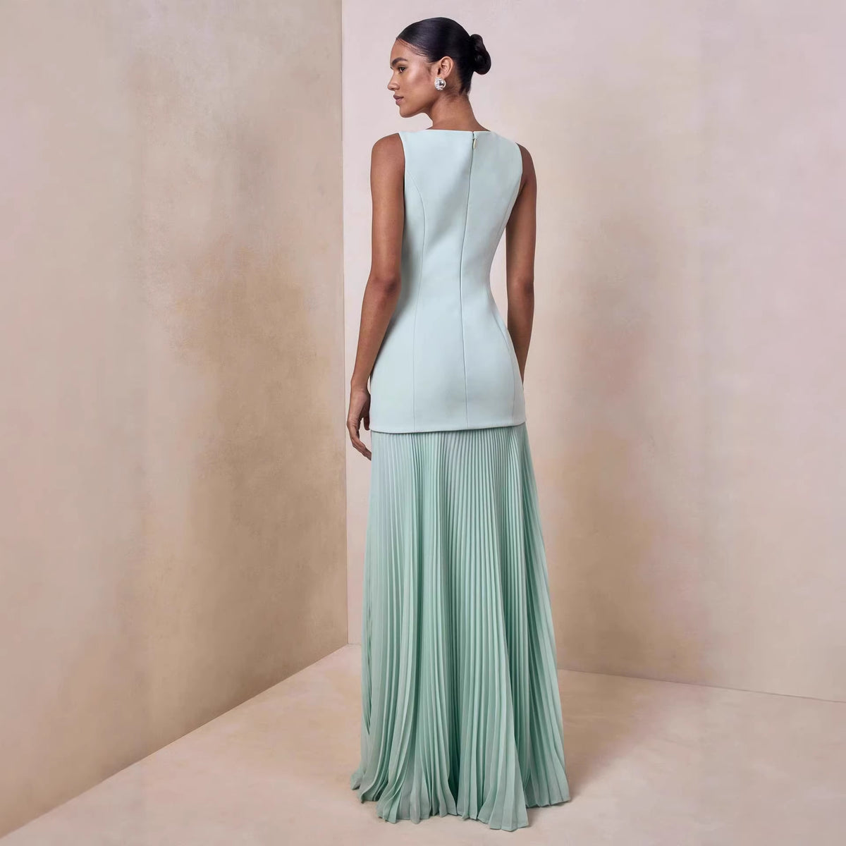Elegantes ärmelloses Plissee Maxi-Kleid – Bild 9 | LuxeStyle