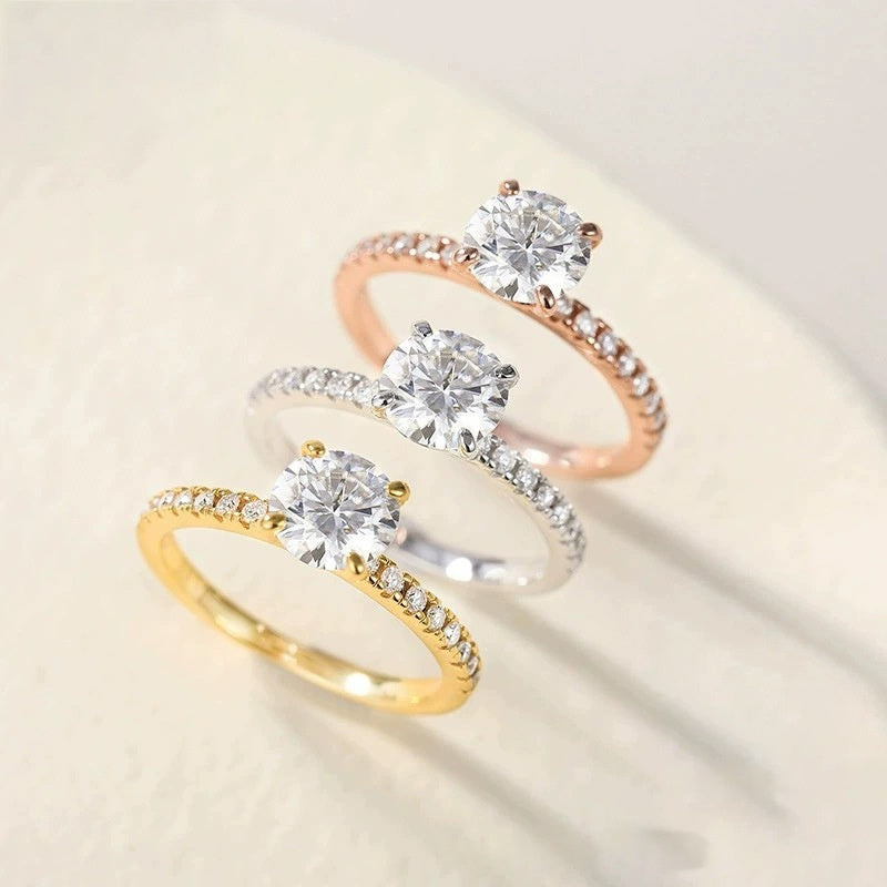 Eleganter Zirkonia Ring mit Vier-Krappenfassung – Bild 4 | LuxeStyle
