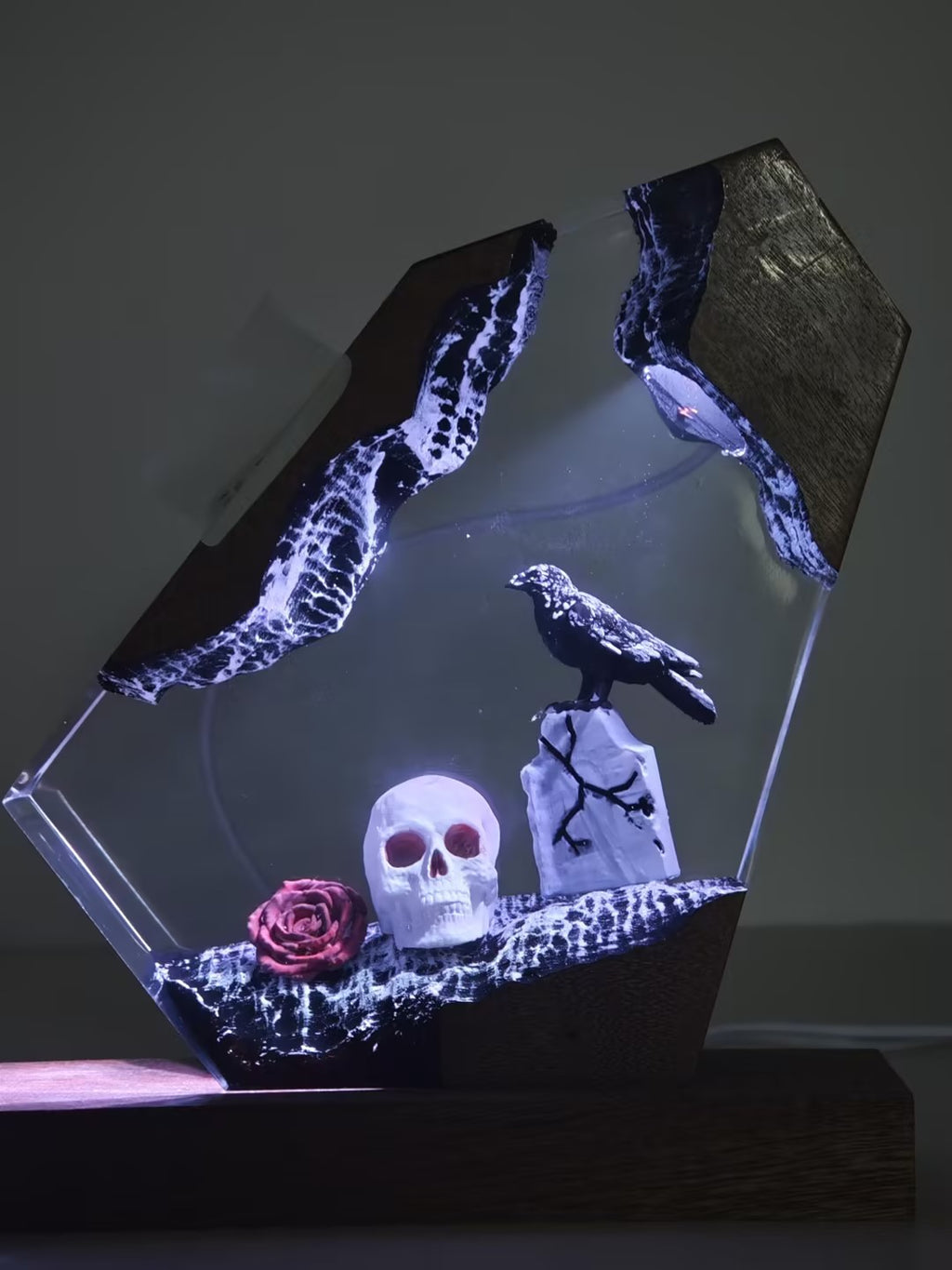 Halloween-Glühender Skull‑Raven‑Rose aus Resin – Bild 5 | LuxeStyle