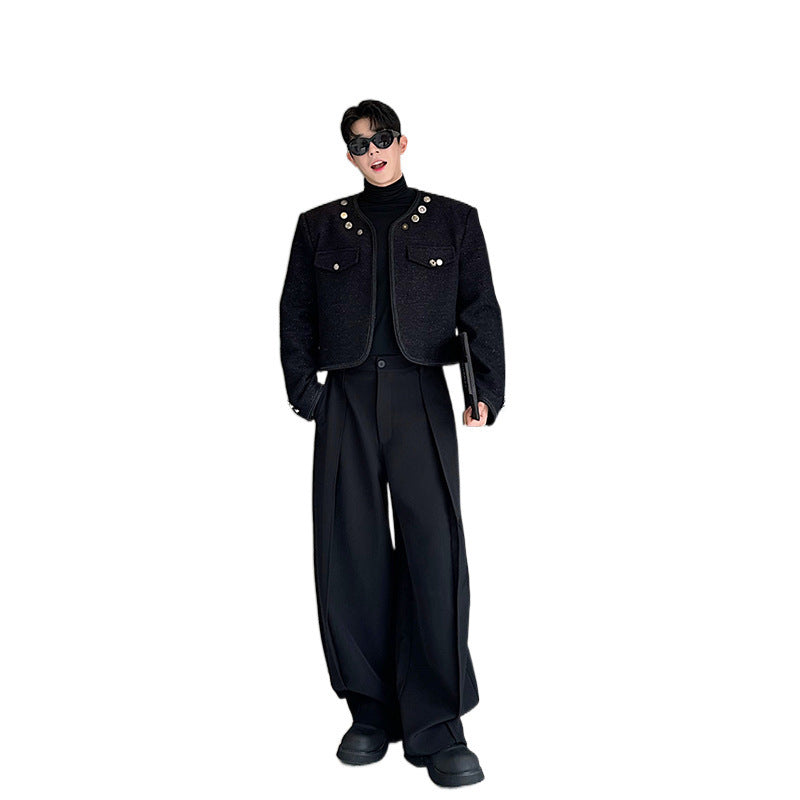 Chanel-inspirierte Kurzjacke mit Perlenknöpfen