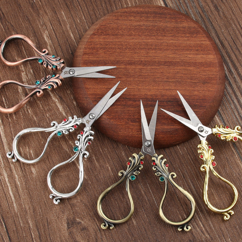Retro Schere mit spitzer Klinge | LuxeStyle
