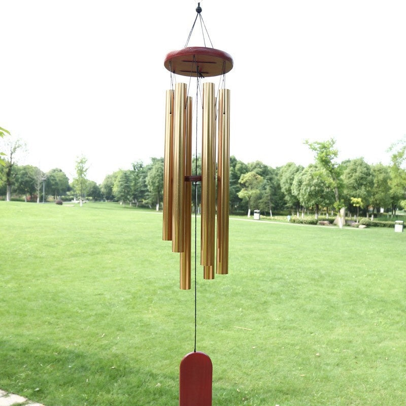 Klassisches Windspiel aus Holz und Metall – Bild 5 | LuxeStyle