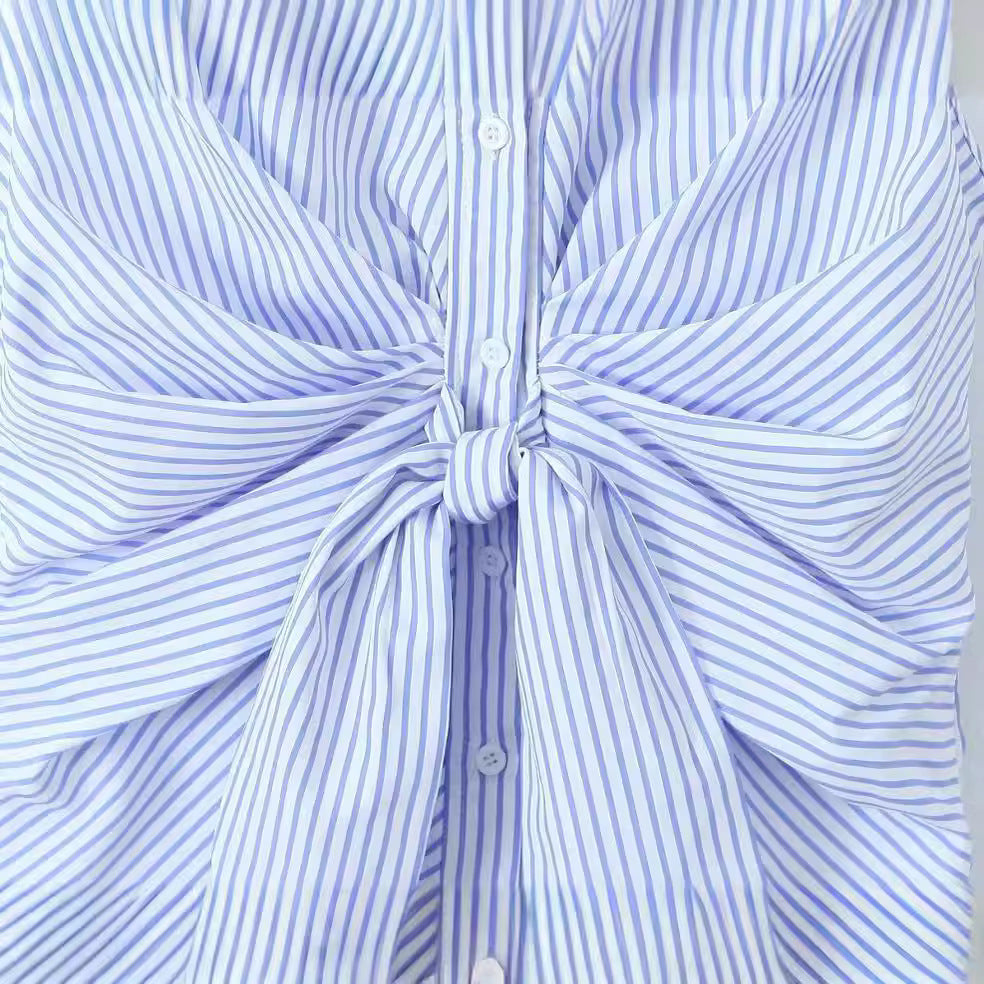 Gestreiftes Halterneck-Top mit Knoten