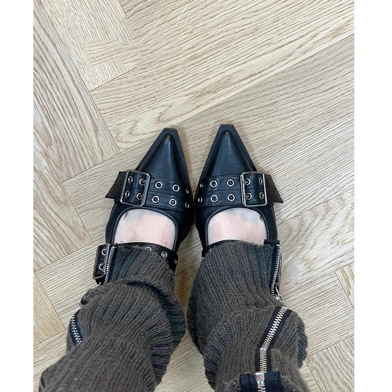 Mary Jane Pumps mit spitzer Kappe