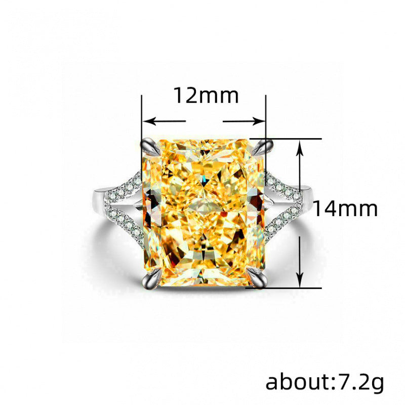 Eleganter Zirkonring mit Vier-Krappenfassung