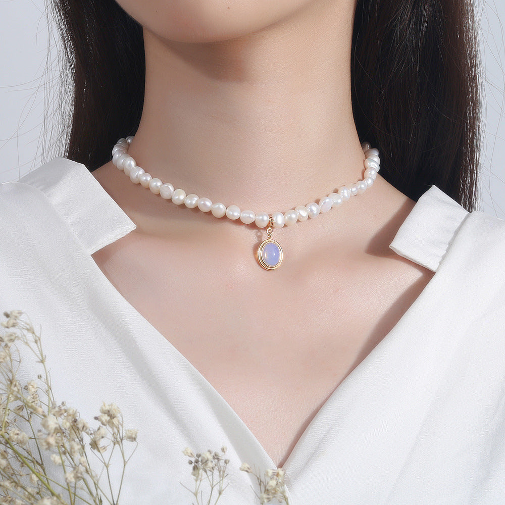 Perlenkette mit rundem Medaillon und Süsswasserperlen