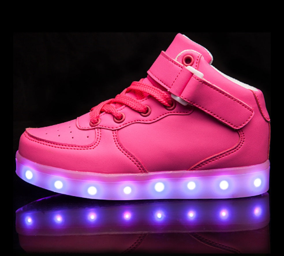 Leuchtende Kinder-Sneaker mit USB-Ladefunktion