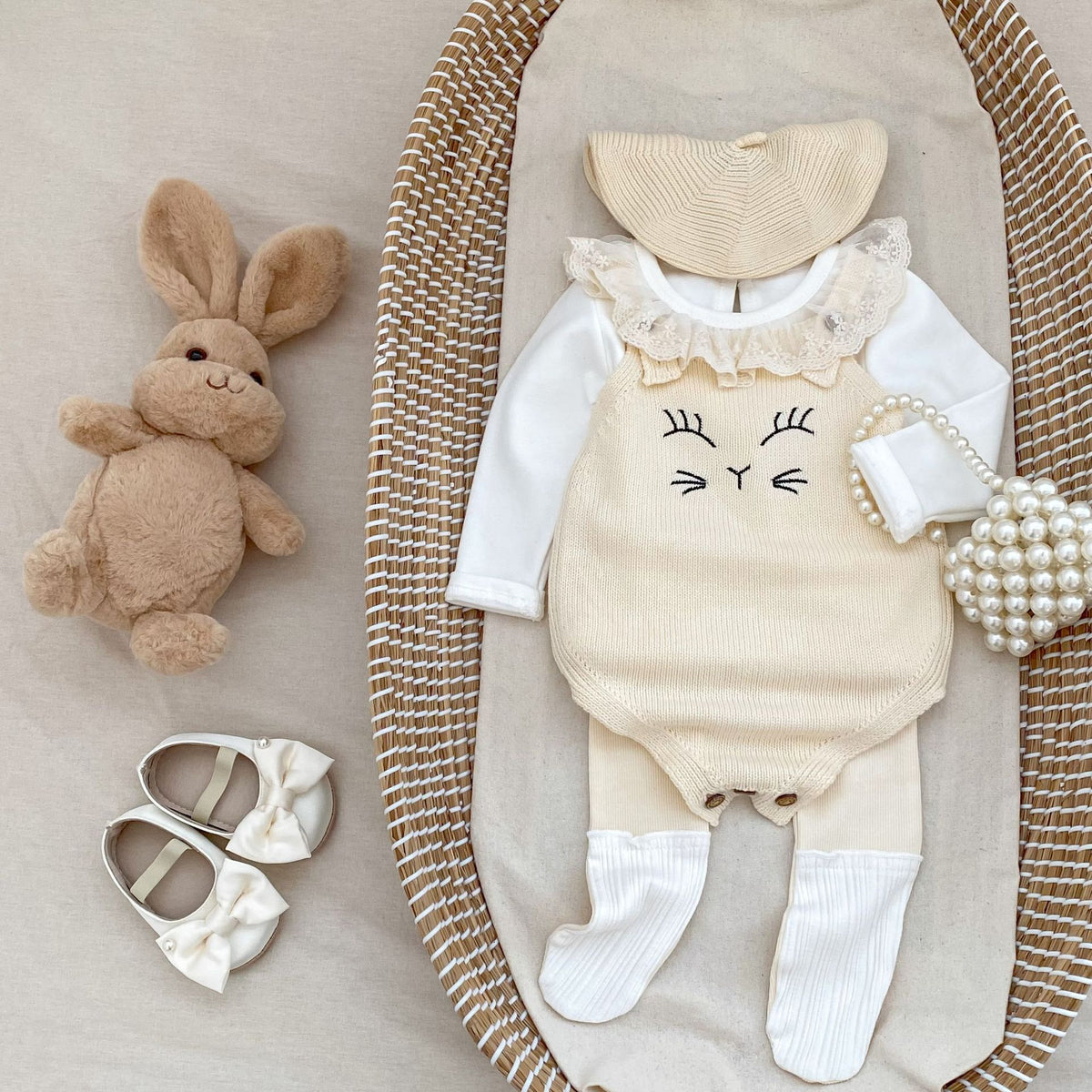 Baby Strampler mit Katzenstickerei – Bild 3 | LuxeStyle