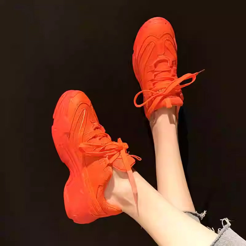 Trendige Mesh-Sneaker mit dicker Sohle