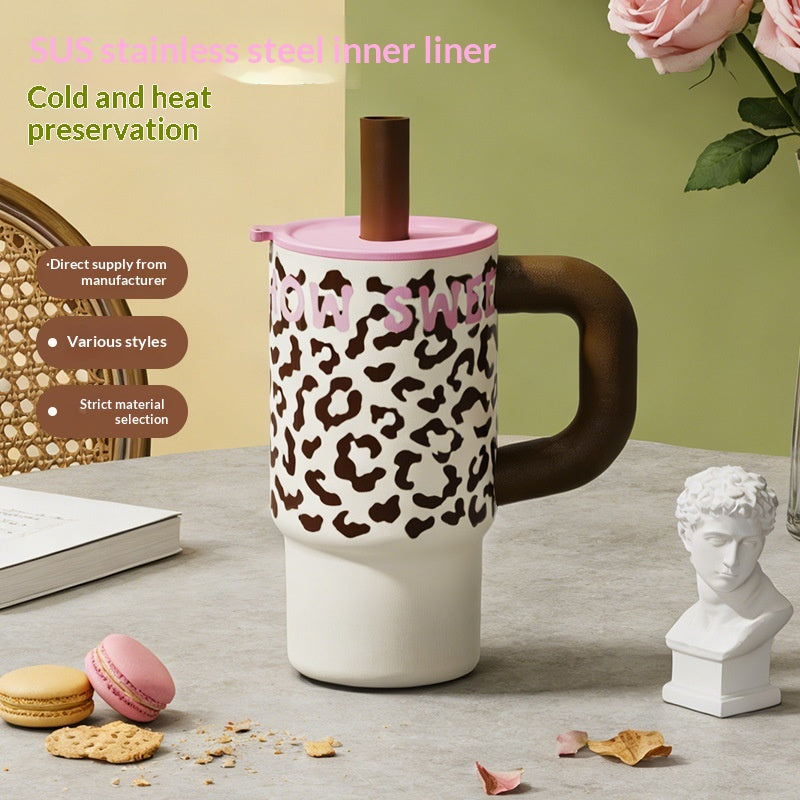 Isolierter Becher mit Leopardendruck