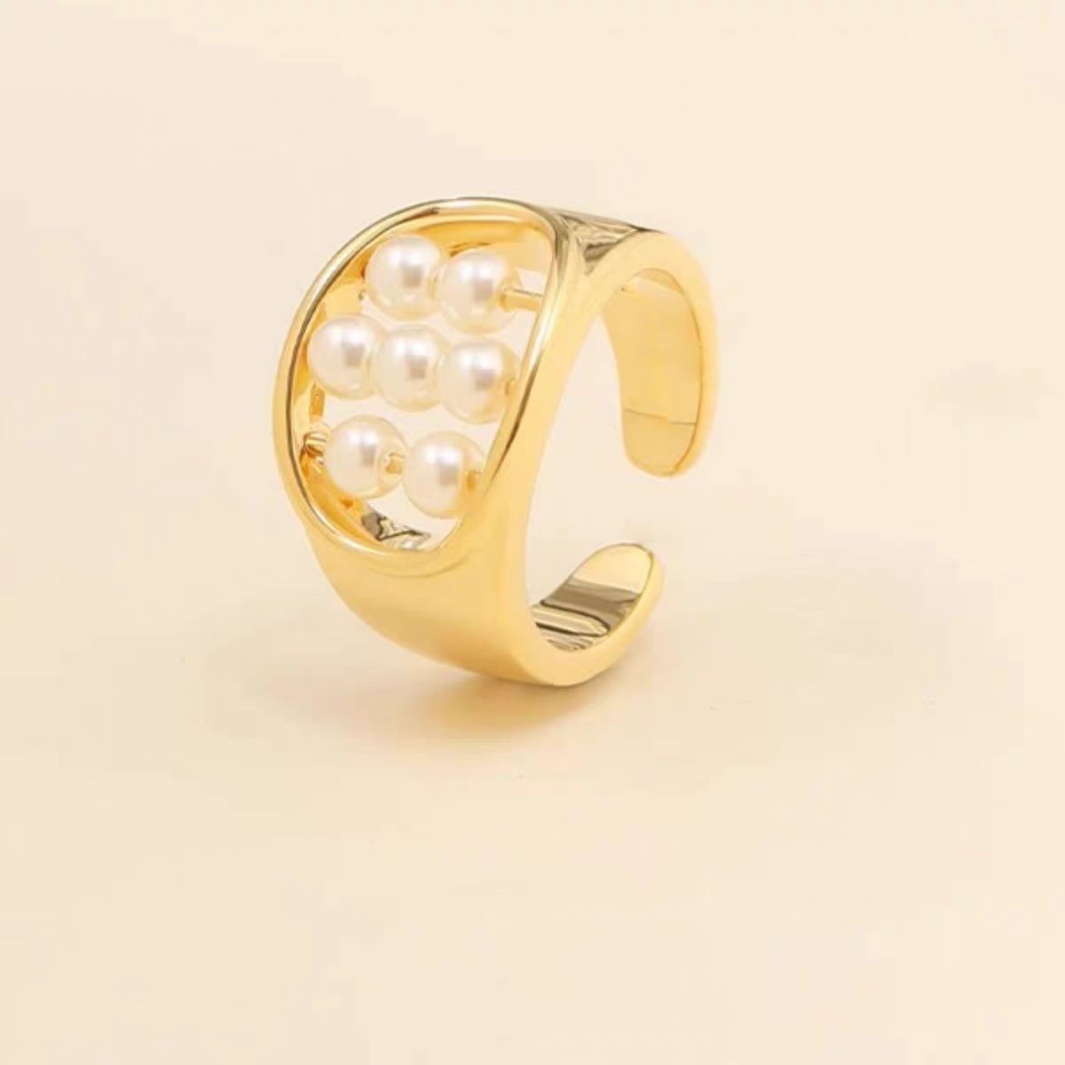 Eleganter Ring mit geometrischem Design