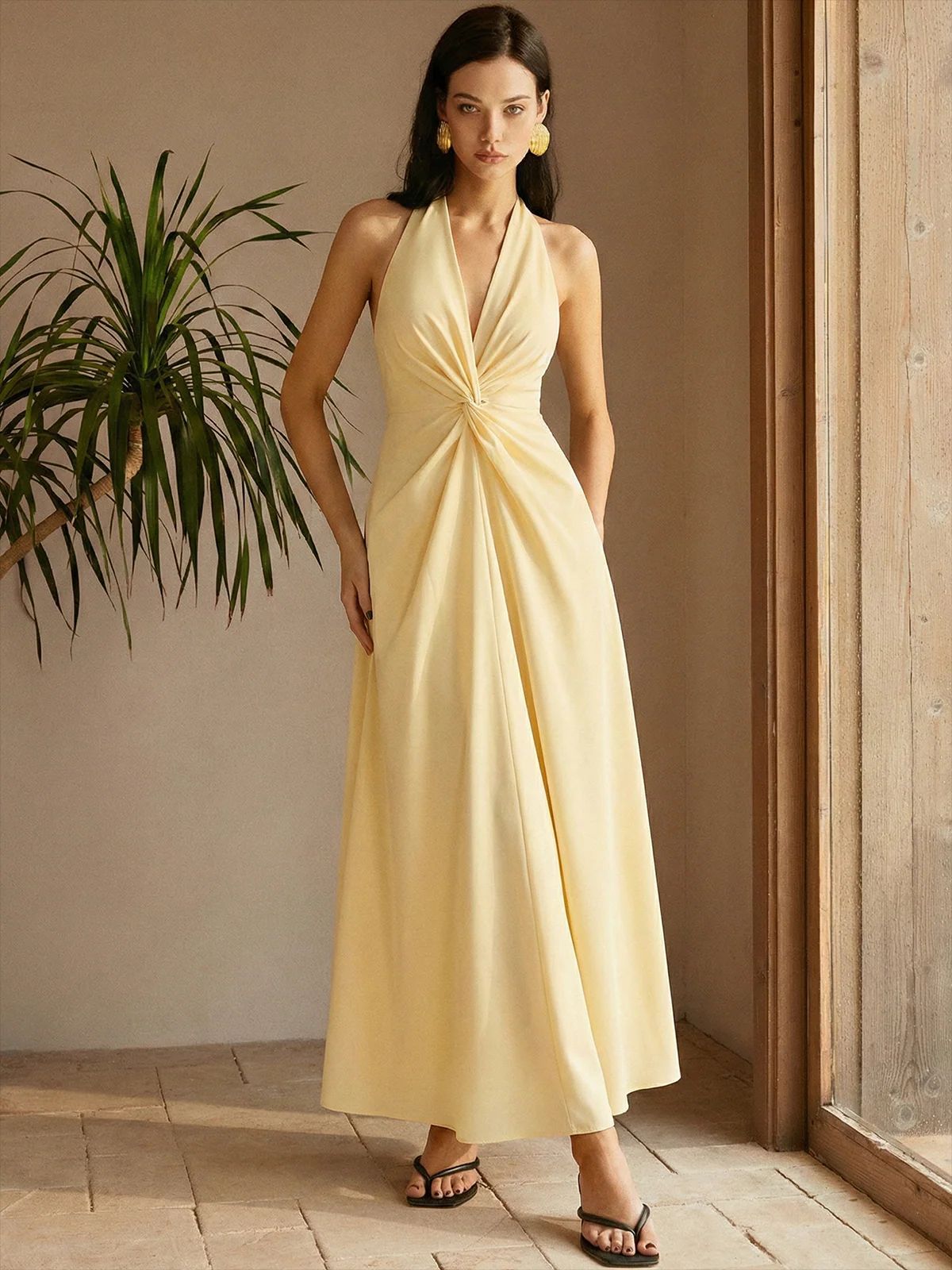 Elegantes Neckholder Plissee Maxikleid – Bild 3 | LuxeStyle