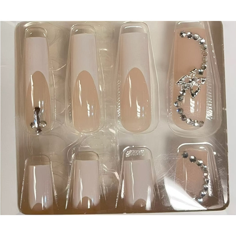 Weisse Blumen Nageldesign