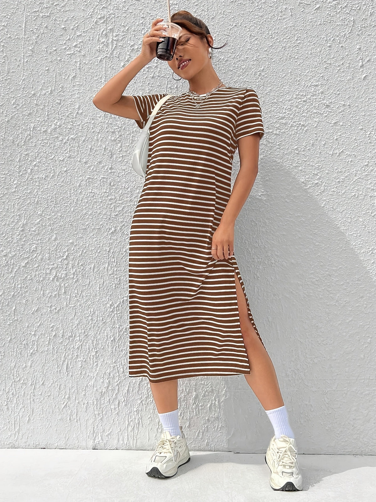 Gestreiftes Midikleid mit Rundhalsausschnitt – Bild 7 | LuxeStyle