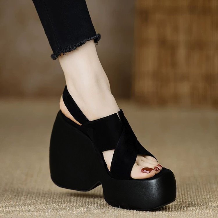 Keilabsatz-Sandalen im koreanischen Stil
