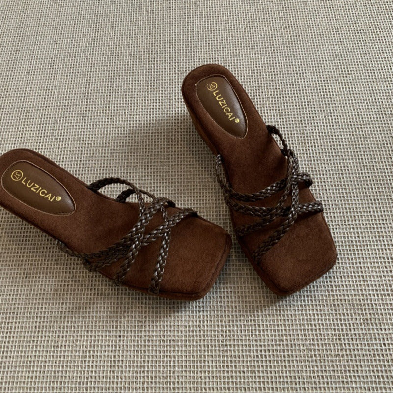 Keilsandalen mit Plateau und offener Spitze
