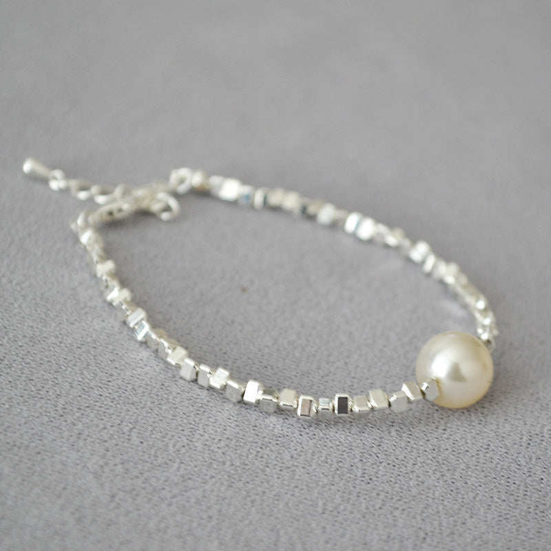 Minimalistisches Perlenarmband mit Silberelementen – Bild 4 | LuxeStyle