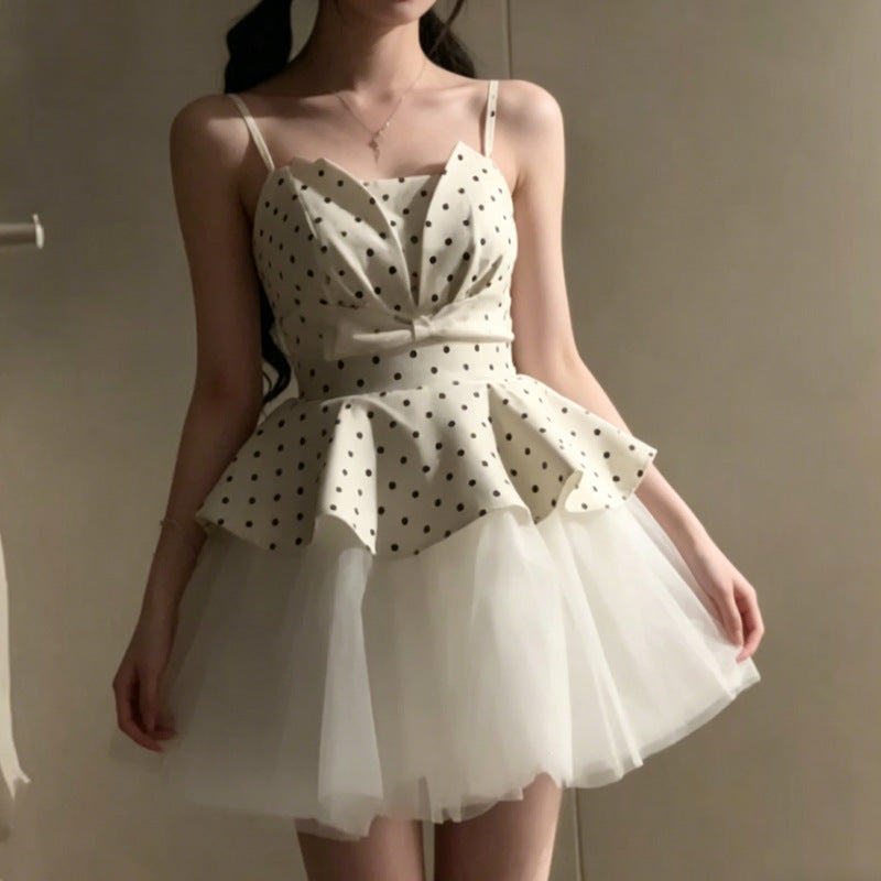 Voluminöses Tüllkleid mit Taillenbetonung