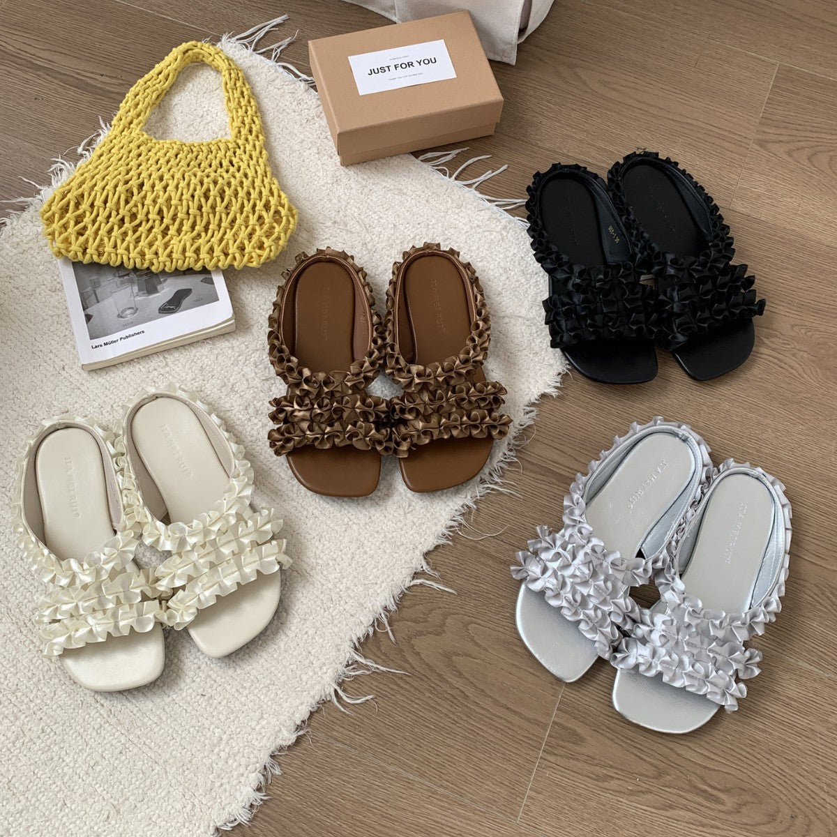 Französische Sandalen mit eckiger Spitze