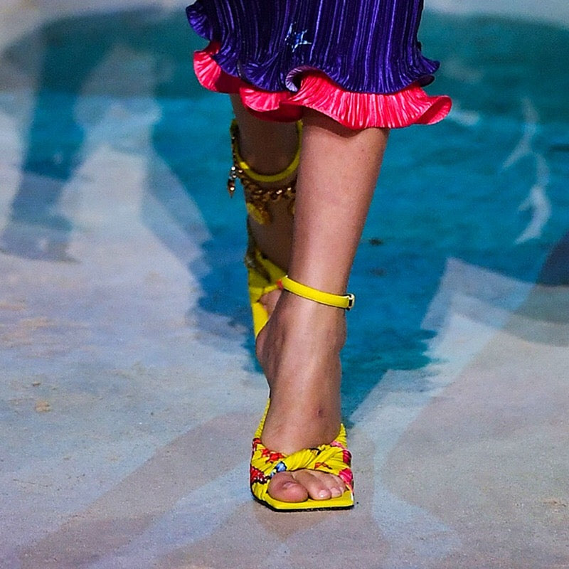 Sandalen aus Schafsleder mit Schnalle | LuxeStyle