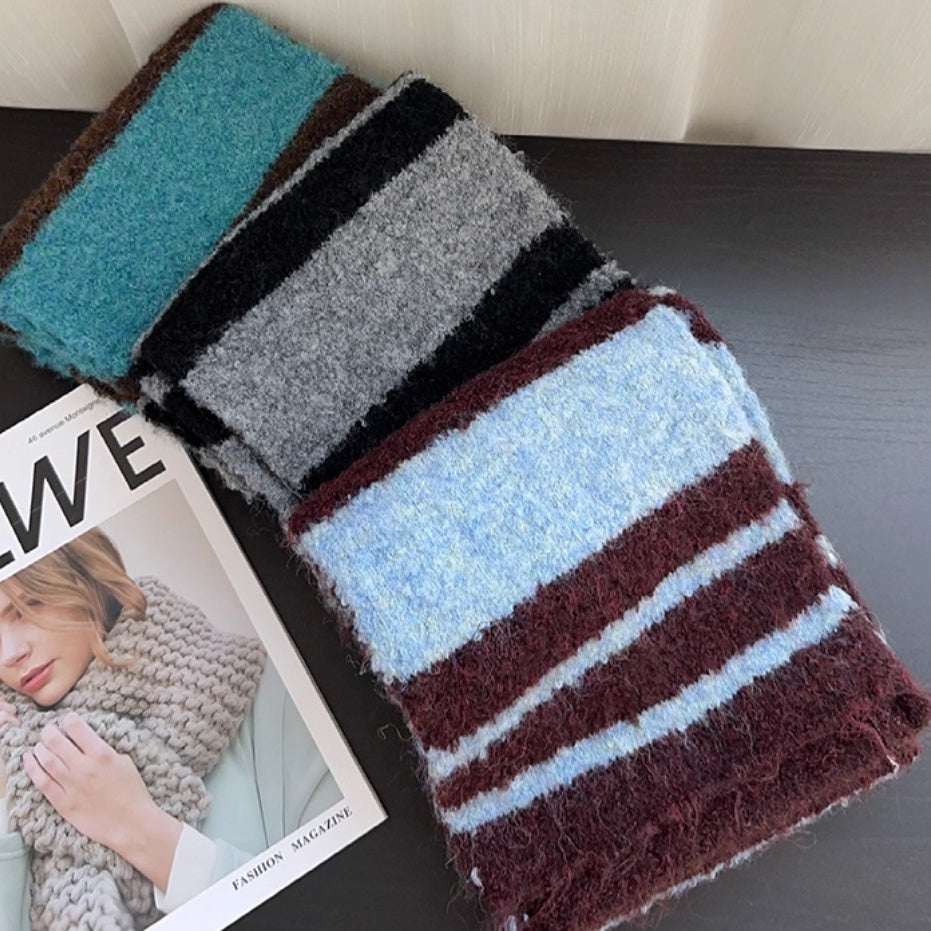 Strickschal mit Streifen – Bild 3 | LuxeStyle